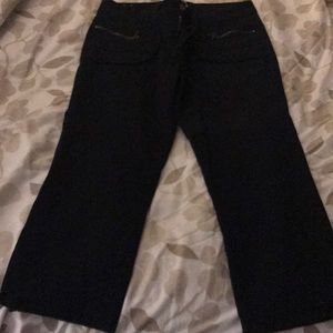 Black Capri pants
